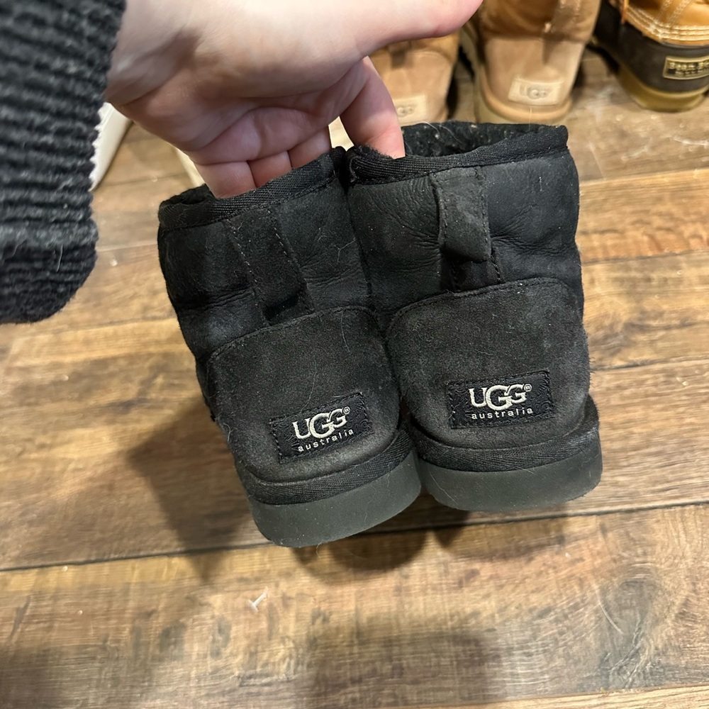 Ugg Mini- Size 7